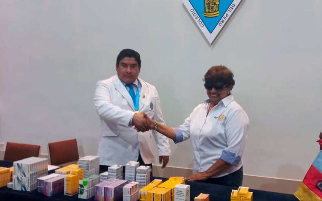 Donación de medicamentos al Rotary Club,