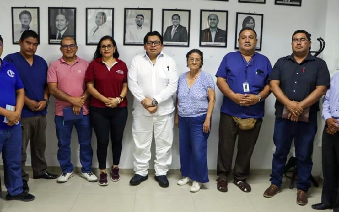 𝐂𝐨𝐧𝐬𝐞𝐣𝐨 𝐑𝐞𝐠𝐢𝐨𝐧𝐚𝐥 𝐝𝐞 𝐃𝐞𝐜𝐚𝐧𝐨𝐬 se reúne con Director Regional de Salud Piura