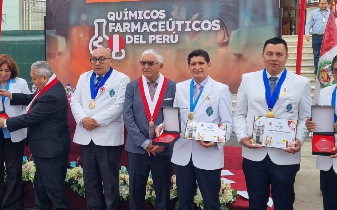 Ceremonia de reconocimiento a los Químico Farmacéuticos del Perú